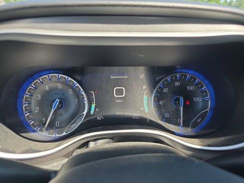 Used 2024 Chrysler Pacifica Touring-L FWD image 16