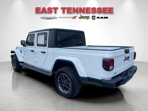 Used 2023 Jeep Gladiator Overland w/ Cold Weather Group AWD/4WD image 5