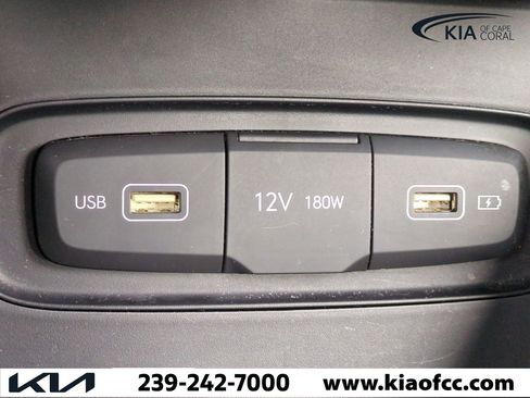 Used 2022 Hyundai Venue Limited image 21