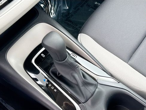 Used 2025 Toyota Corolla LE image 26