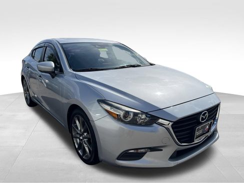 Used 2018 MAZDA MAZDA3 Touring FWD image 3