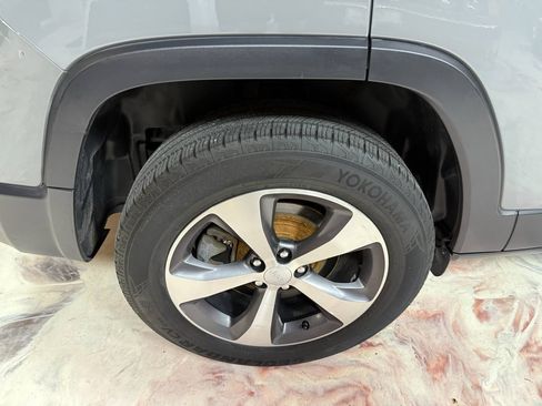 Used 2020 Jeep Cherokee Limited AWD/4WD image 37