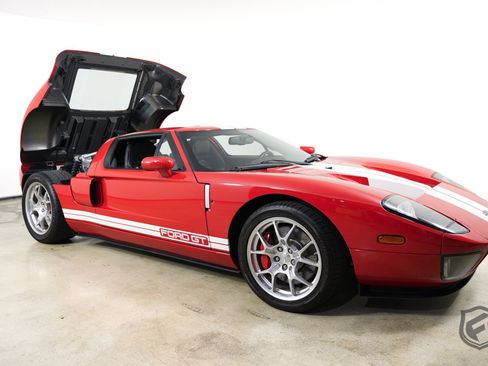 Used 2006 Ford GT RWD image 38