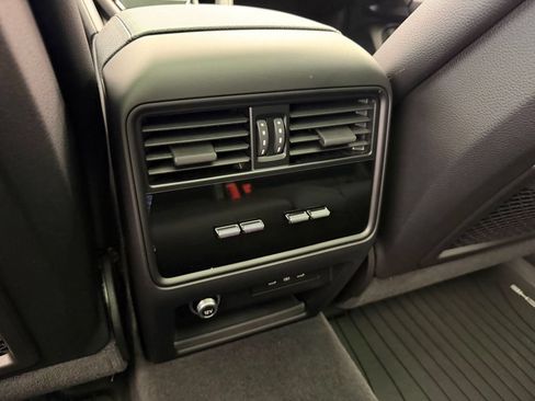 Used 2024 Porsche Cayenne AWD/4WD image 14