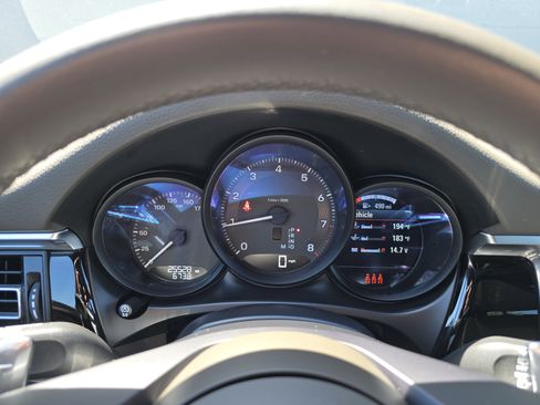 Certified 2023 Porsche Macan AWD/4WD image 26