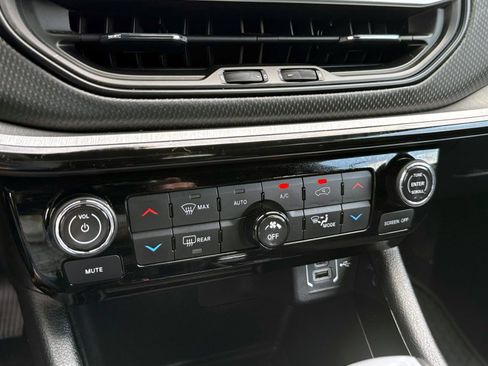 Used 2024 Jeep Compass Trailhawk image 19