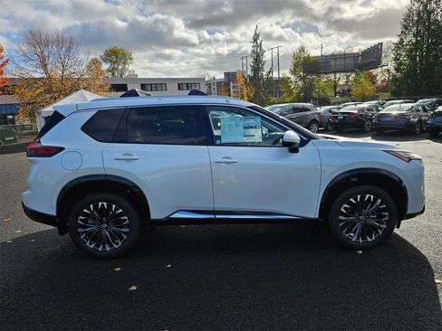 New 2026 Nissan Rogue Platinum w/ Platinum Premium Package image 4