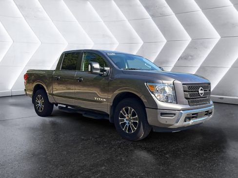 Used 2024 Nissan Titan SV w/ SV Convenience Package image 7