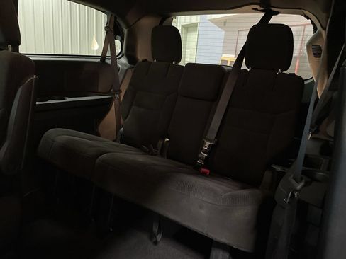 Used 2016 Dodge Grand Caravan SXT FWD image 21