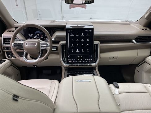 Certified 2025 GMC Yukon XL Denali w/ Sun & Power Step Package AWD/4WD image 4