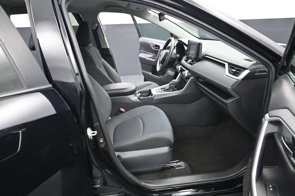 Used 2020 Toyota RAV4 LE w/ Carpet Mat Package AWD/4WD image 31