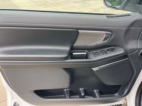Used 2025 Ford Expedition Platinum AWD/4WD image 17