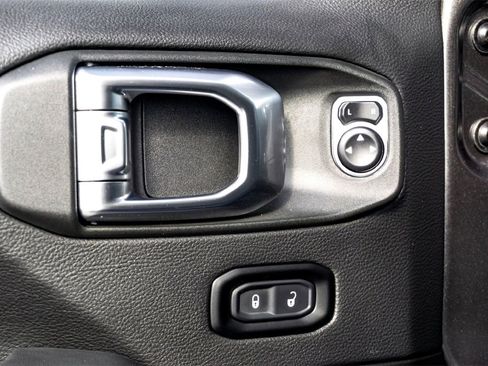 Used 2025 Jeep Gladiator Sport image 11