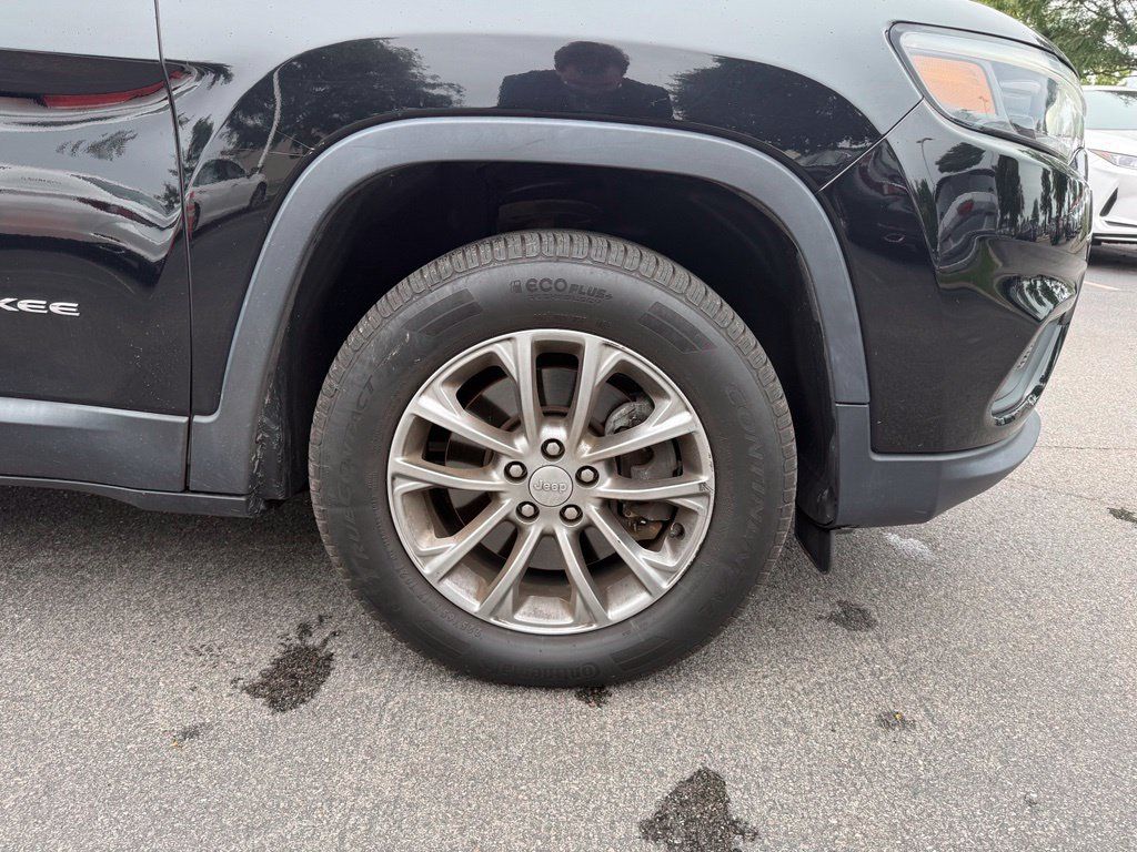 Used 2019 Jeep Cherokee Latitude Plus w/ Cold Weather Group AWD/4WD image 25