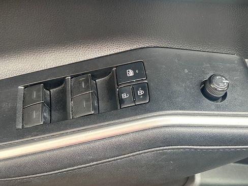 Used 2021 Toyota Highlander XLE image 7