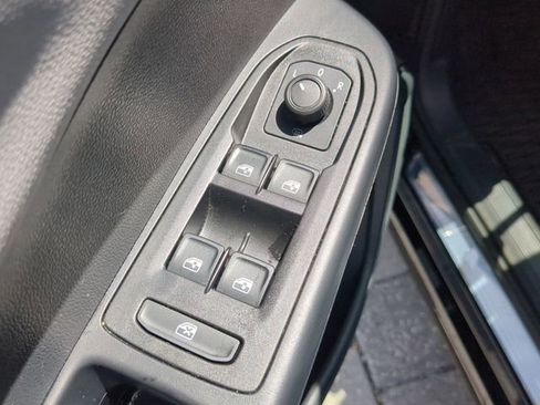 Certified 2023 Volkswagen Taos SE w/ Black Wheel Package image 17