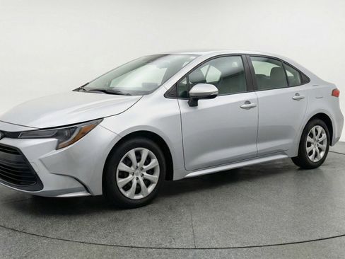 Used 2025 Toyota Corolla LE FWD image 3