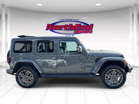 Used 2022 Jeep Wrangler Unlimited Sahara AWD/4WD image 8