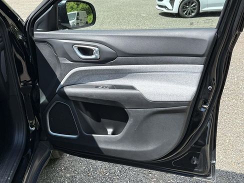 Used 2023 Jeep Compass Latitude image 7