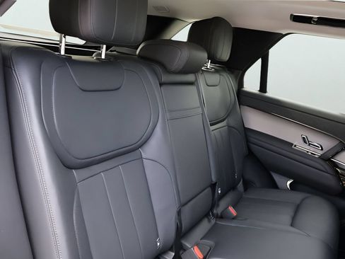 Used 2023 Land Rover Range Rover Sport SE AWD/4WD image 13