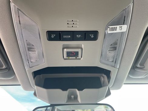 Used 2024 Toyota RAV4 XLE AWD/4WD image 18