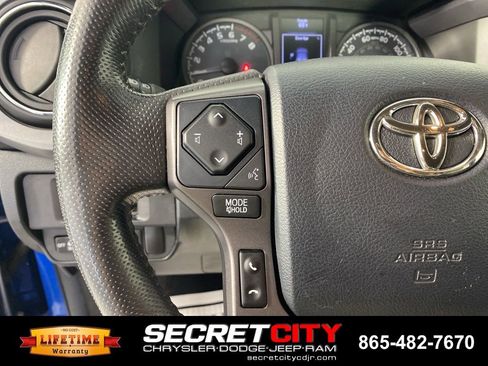 Used 2018 Toyota Tacoma TRD Off-Road AWD/4WD image 15