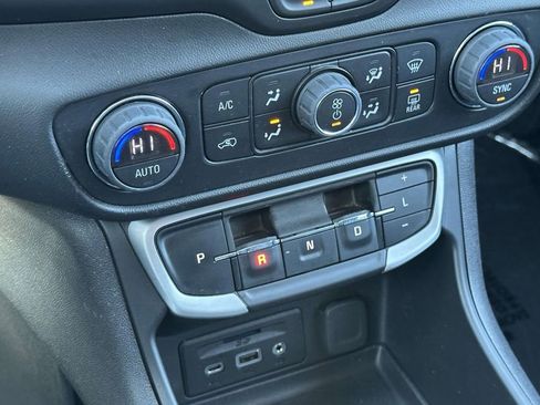 Used 2022 GMC Terrain SLT w/ Elevation Edition image 27