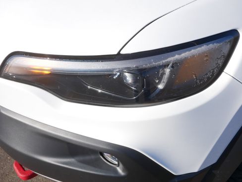 Used 2022 Jeep Cherokee Trailhawk image 15