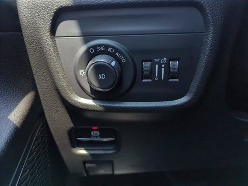 Used 2025 Jeep Grand Cherokee L Limited w/ Black Appearance Package AWD/4WD image 19