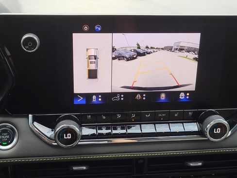 Used 2024 Chevrolet Colorado ZR2 w/ ZR2 Convenience Package III AWD/4WD image 25