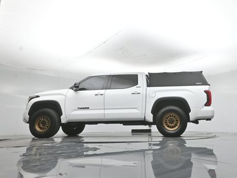 Used 2024 Toyota Tundra Limited AWD/4WD image 7