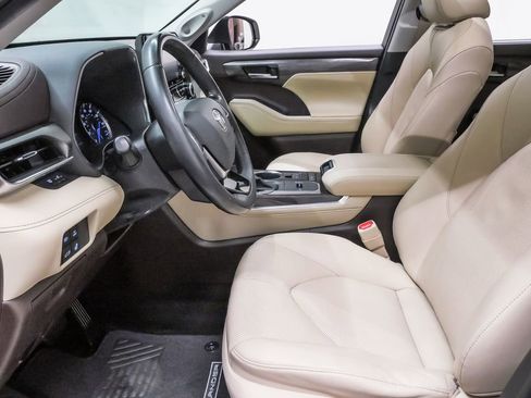 Used 2020 Toyota Highlander Limited FWD image 9