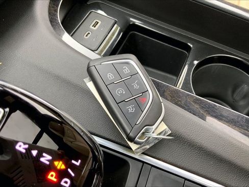 Used 2021 Cadillac Escalade Premium Luxury AWD/4WD image 11