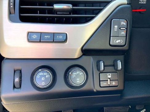 Used 2018 GMC Yukon Denali w/ Open Road Package AWD/4WD image 36