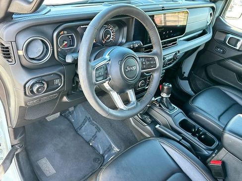 Used 2024 Jeep Wrangler Sahara image 9
