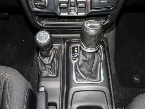 Used 2019 Jeep Wrangler Unlimited Sport S AWD/4WD image 29