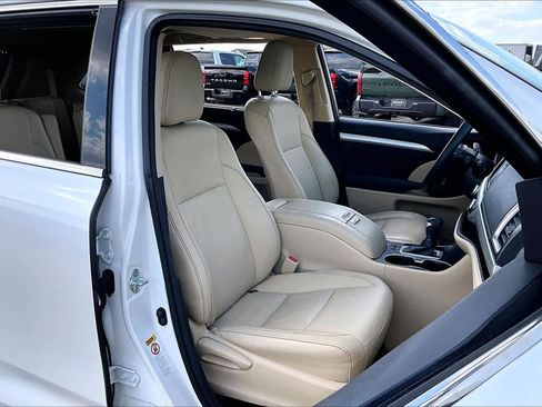 Used 2015 Toyota Highlander XLE image 8