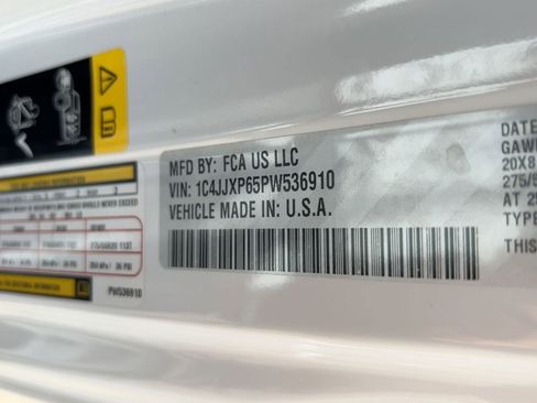 Used 2023 Jeep Wrangler Sahara w/ Cold Weather Group image 18