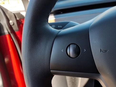 Used 2023 Tesla Model Y Long Range image 39