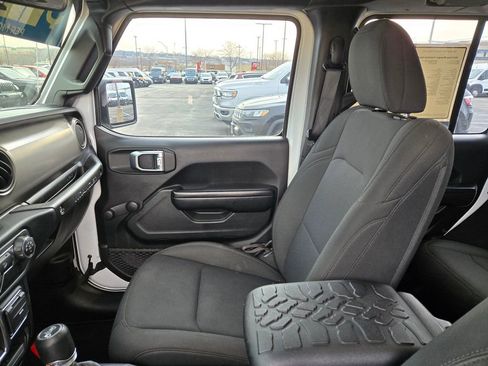 Used 2019 Jeep Wrangler Unlimited Sport image 21