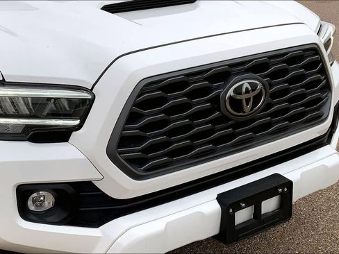 Used 2023 Toyota Tacoma TRD Sport w/ Technology Package image 30