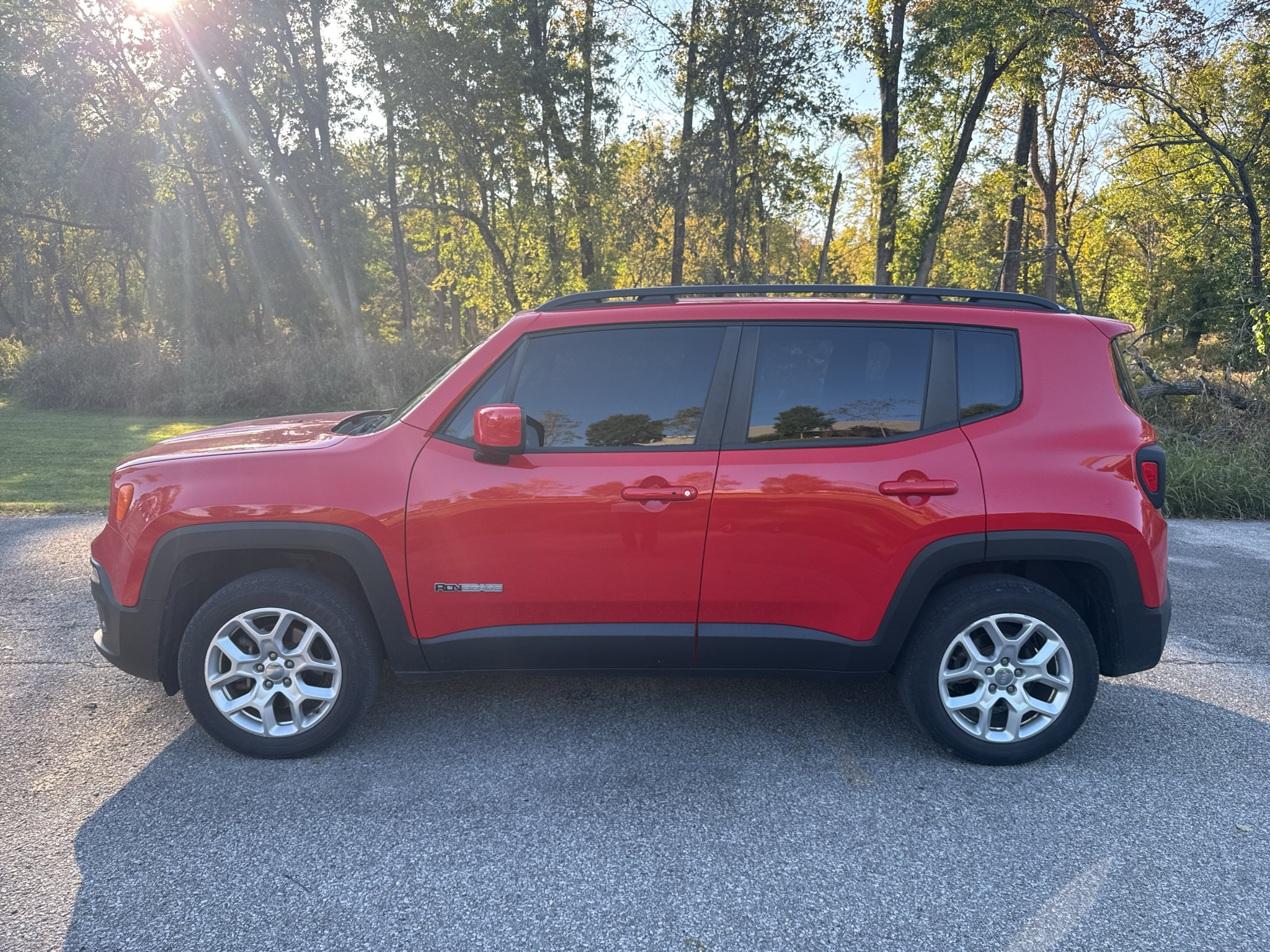 Used 2018 Jeep Renegade Latitude w/ Cold Weather Group AWD/4WD image 1
