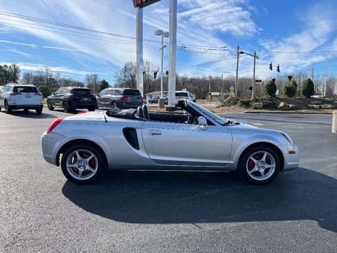 Used 2002 Toyota MR2 image 10