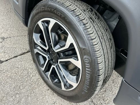 Used 2024 Jeep Compass Limited w/ Sun and Sound Group image 16