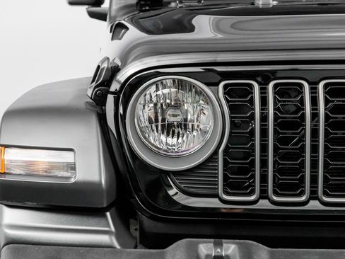 Used 2025 Jeep Wrangler Unlimited Sport AWD/4WD image 3