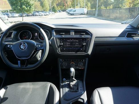 Used 2021 Volkswagen Tiguan SE image 13