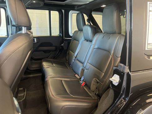 Used 2025 Jeep Wrangler Unlimited Rubicon AWD/4WD image 17