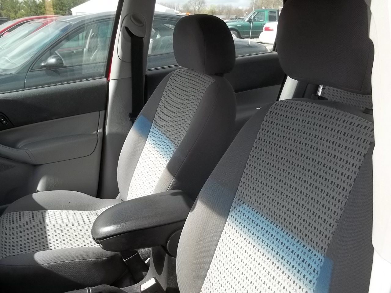 Used 2007 Ford Focus SE FWD image 8