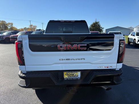 Used 2024 GMC Sierra 2500 AT4X image 4
