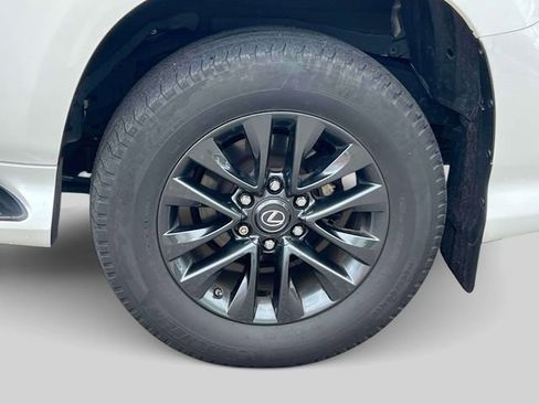 Used 2023 Lexus GX 460 Premium w/ Premium Package image 9